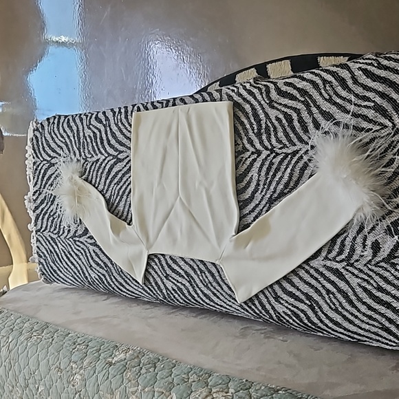 Lucy Paris's white top - Picture 5 of 9